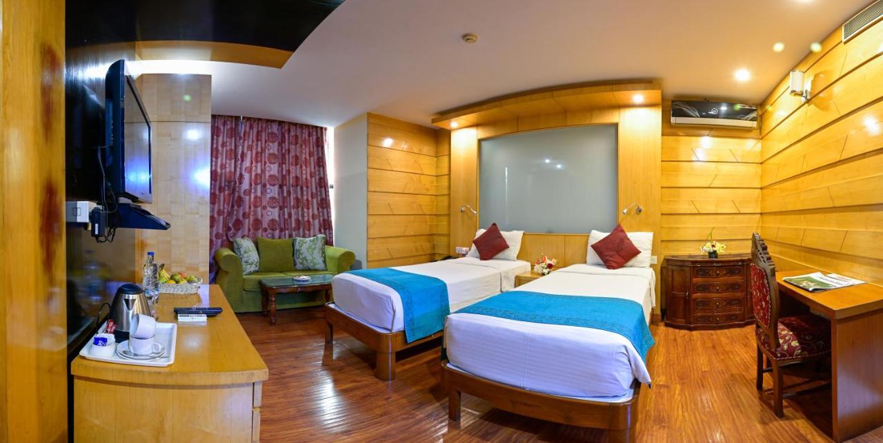 Hotel Emarald, Nueva Delhi Exterior foto