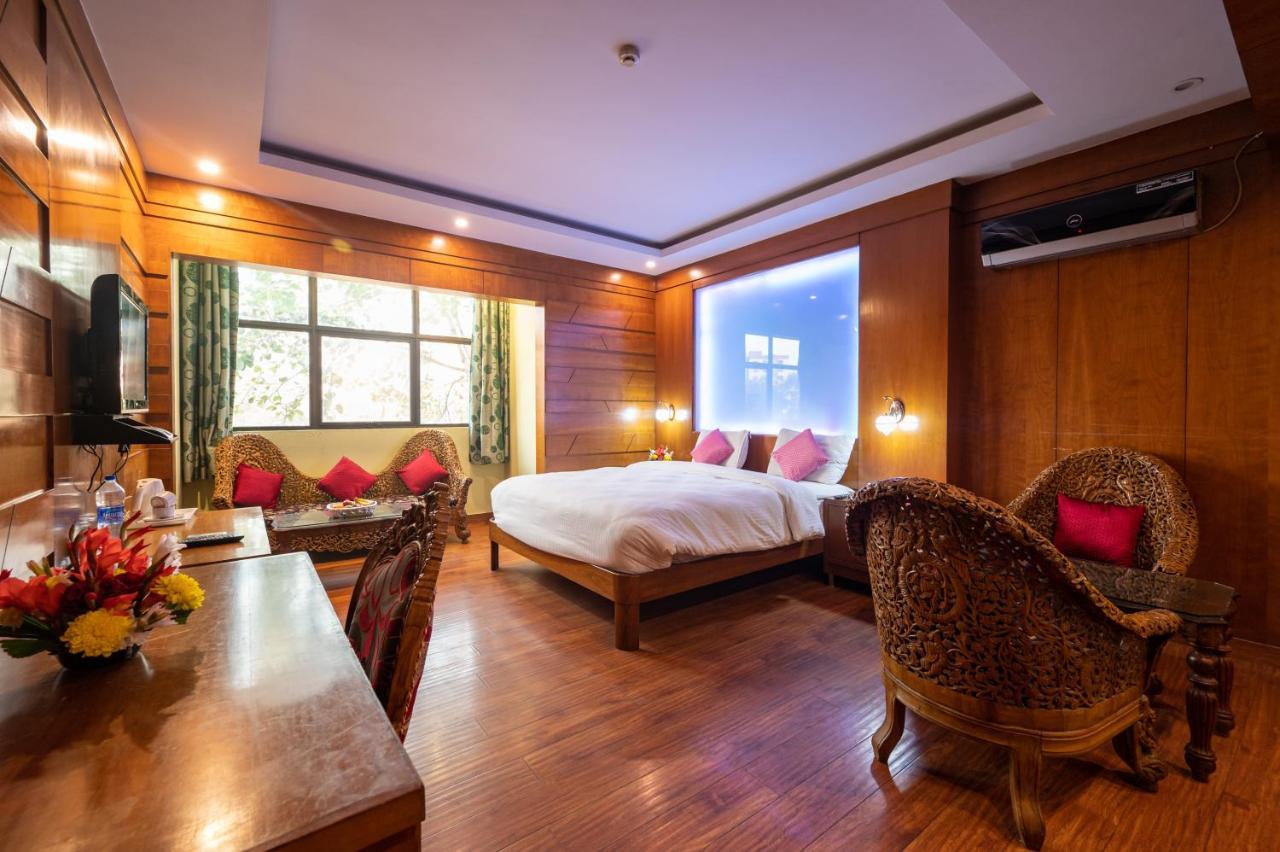 Hotel Emarald, Nueva Delhi Exterior foto