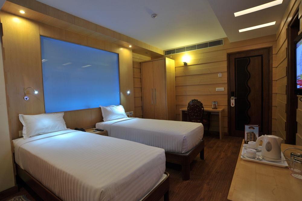 Hotel Emarald, Nueva Delhi Exterior foto