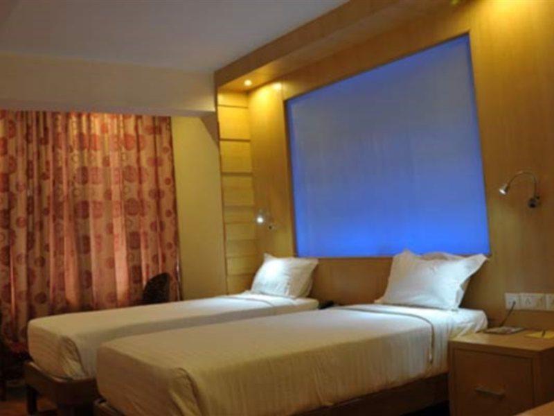 Hotel Emarald, Nueva Delhi Exterior foto